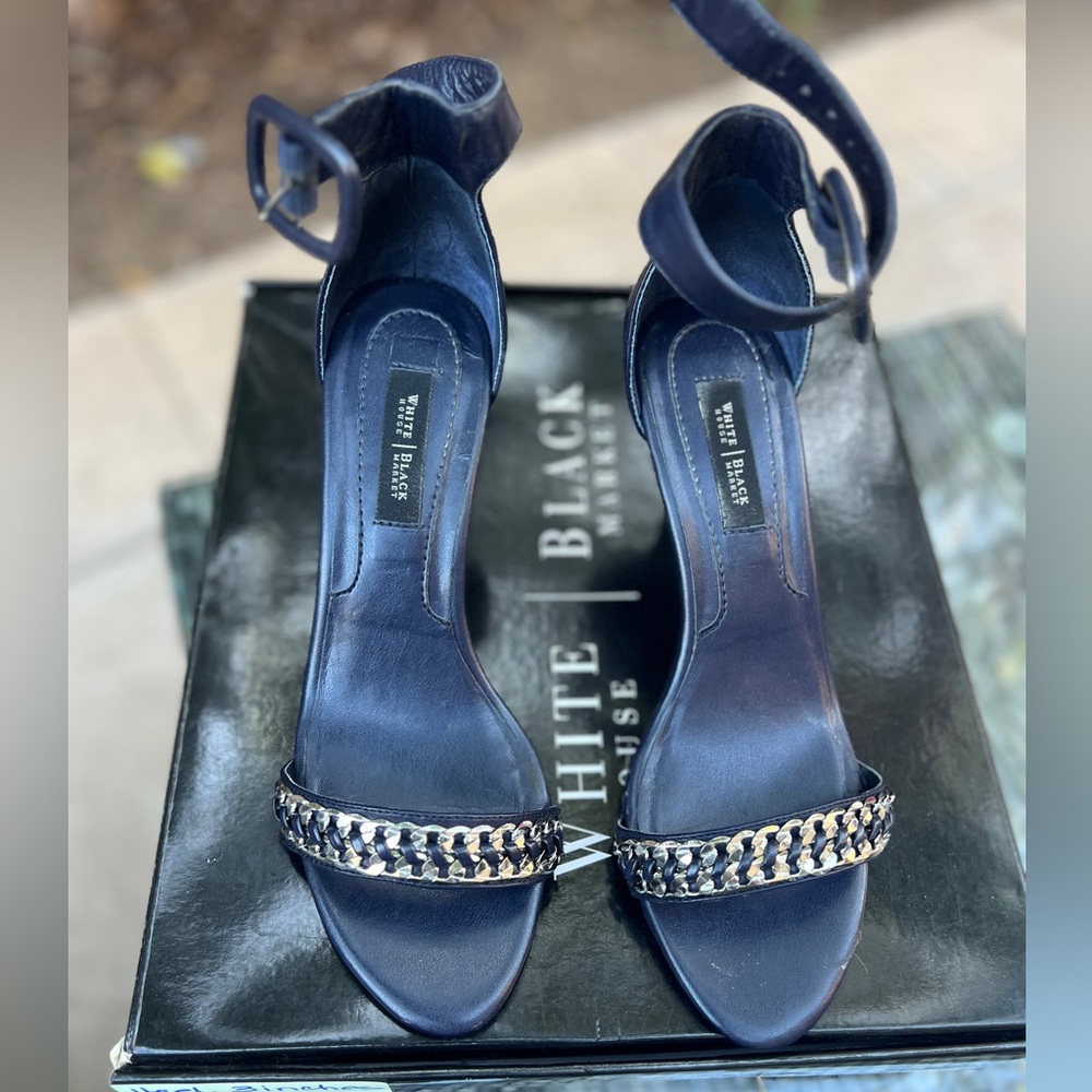 WHITE HOUSE BLACK MARKET NAVY BLUE SILVER CHAIN ANKLE STRAP HEEL SANDAL
